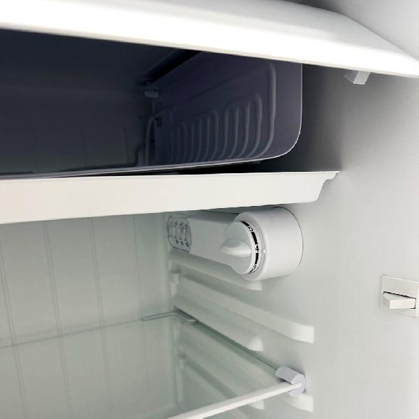 Minibar RCA 127B-A-62H 127 litros Una puerta patas ajustables puerta reversible color negro/croma