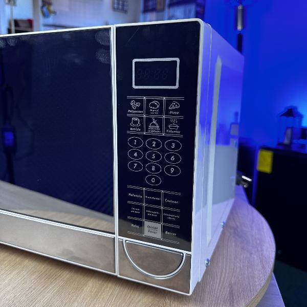 Microondas INDURAMA MWI-20BL 20 litros | 6 Programas Automáticos | Panel Digital LED | Push Button | Acabado Tipo Espejo | Luz Interior | color blanco