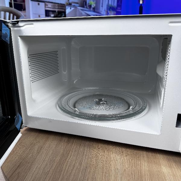 Microondas INDURAMA MWI-20BL 20 litros | 6 Programas Automáticos | Panel Digital LED | Push Button | Acabado Tipo Espejo | Luz Interior | color blanco