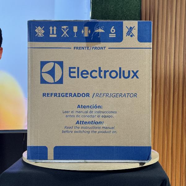 Minibar ELECTROLUX ERD50W6HRG 1.7 pies color silver