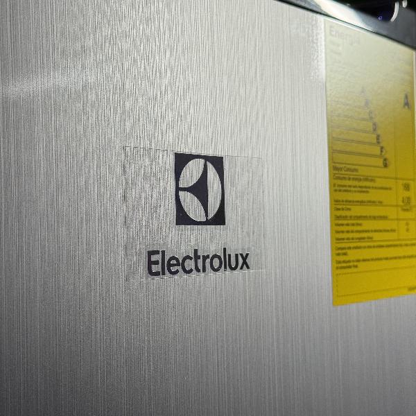 Minibar ELECTROLUX ERD50W6HRG 1.7 pies color silver