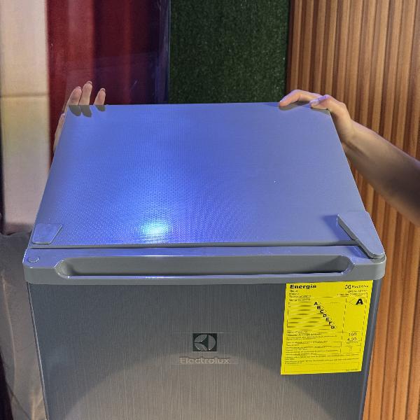 Minibar ELECTROLUX ERD50W6HRG 1.7 pies color silver
